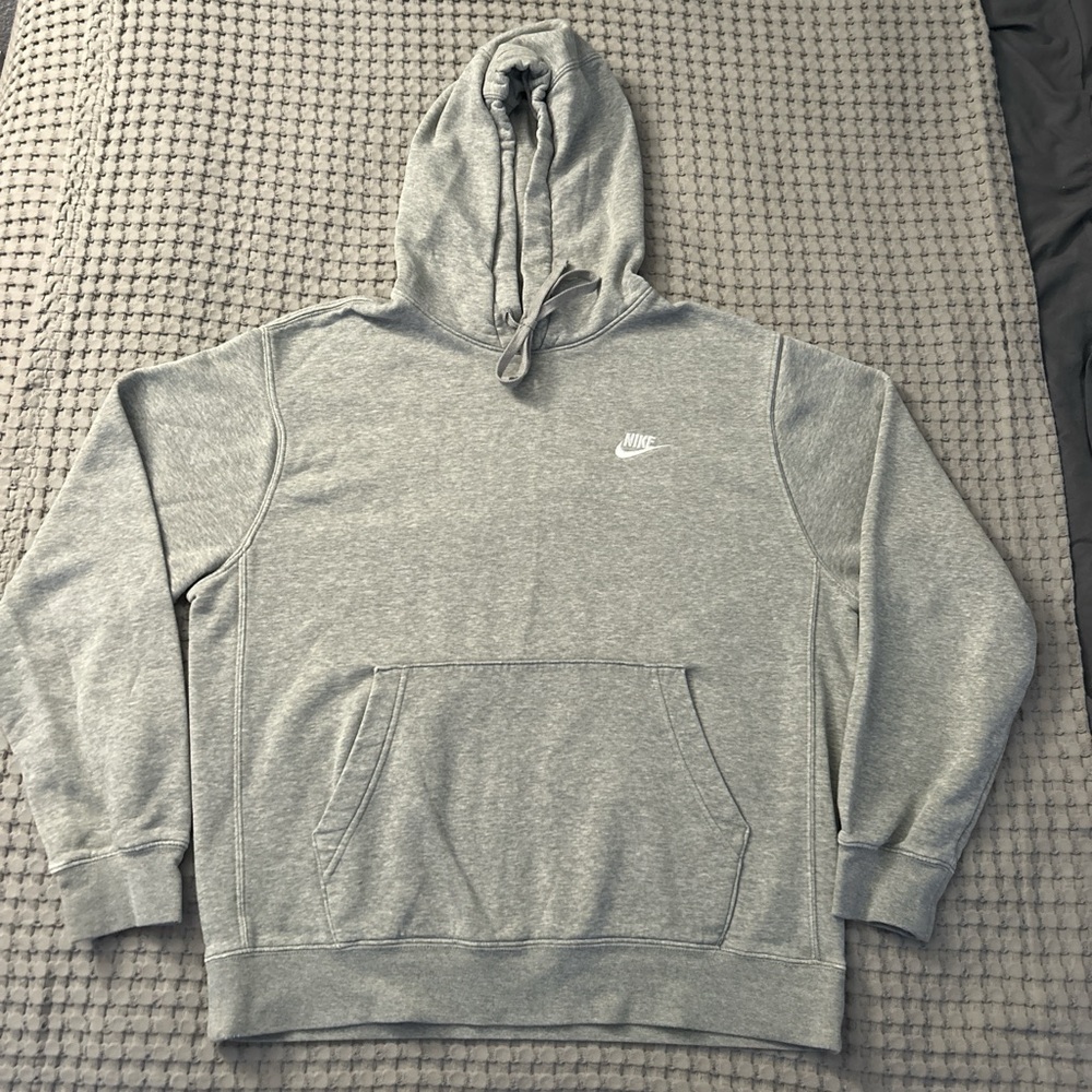 Men’s Medium “Nike” Sweatshirt.